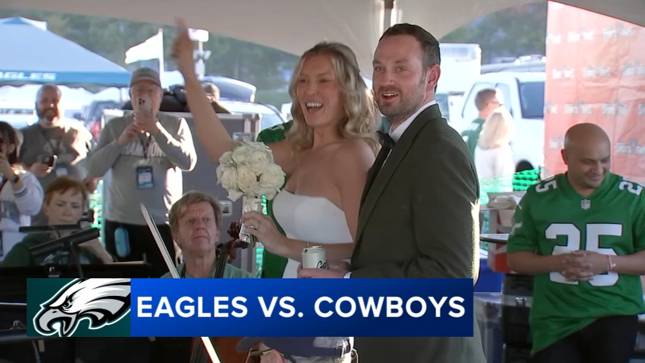 Chicago couple Lindsey Carl, Brandon Byrd get married at Philadelphia Eagles tailgate before MNF
       — St. Helena Community news
