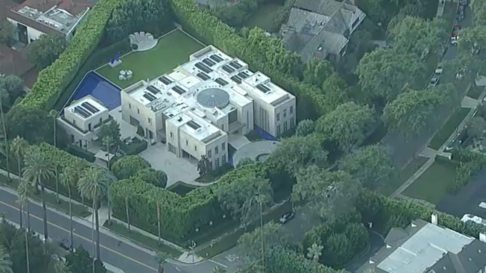 FBI serves search warrant tied to Eric Swalwell investigation at mansion in Beverly Hills
— St. Helena Community news